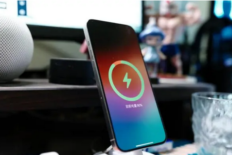 珠晖苹果15换屏服务分享用什么充电器给iPhone15充电更好 